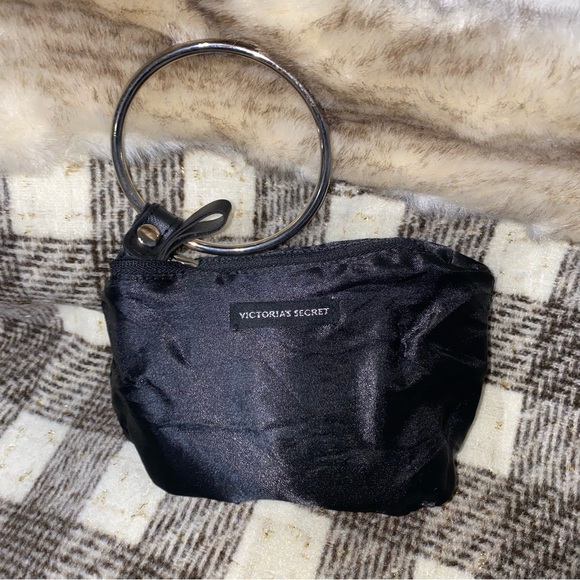 VICTORIA SECRET WRISTLET WITH RING HOLDER - Picture 5 of 8